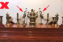 Mắc lỗi sai khi bày bàn thờ gia tiên, bảo sao làm mãi không giàu