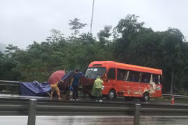Yên Bái: Va chạm giữa 2 xe khách, nhiều người thương vong