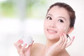 5 thời điểm thích hợp bôi kem dưỡng da