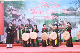 Du khách nô nức trẩy hội Lim, nghe hát quan họ