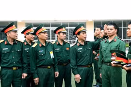 Hạ sĩ quan, chiến sĩ phải cắt tóc 3 phân, không để râu ria