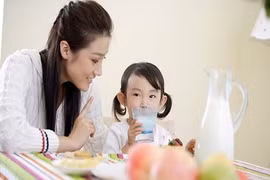 Kinh nghiệm chữa táo bón cho trẻ nhỏ ngày nắng nóng