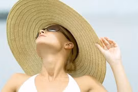 8 cách phòng tránh đau đầu trong mùa hè 