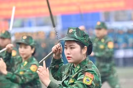 Màn võ thuật đẹp mắt của các nữ chiến sĩ biên phòng xinh đẹp 