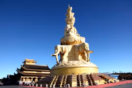 Chiêm ngưỡng tượng Bồ-tát Phổ Hiền trên đỉnh Nga Mi