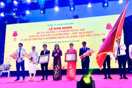 Công ty TNHH Lan Anh đón nhận Huân chương Lao động cho tập thể và cá nhân
