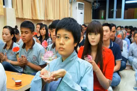 Lễ dâng hoa, cúng trà mừng Phật đản tại chùa Thiện Mỹ 