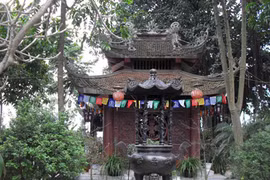 Ngôi chùa thiêng Vạn Niên trên đất Thăng Long