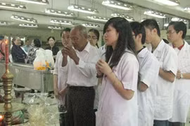 Sinh viên y khoa tri ân những xác chết 
