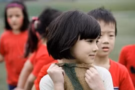 “Tiểu tiên nữ” gây “sóng gió” cộng đồng mạng
