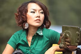 Thái Thùy Linh bắt trước Mr. Đàm tìm “của rơi“