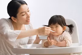 Con trầm cảm vì bị mẹ ép ăn 