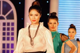 Elise ra mắt BST sắc màu Xuân Hè 2013