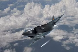 J-20 Trung Quốc khoe tên lửa 