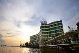 CNN: “Trải nghiệm Hà Nội hoàn hảo với siêu mẫu Hà Anh” 