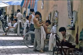 “Hốt bạc” từ kinh doanh... vỉa hè Hà Nội