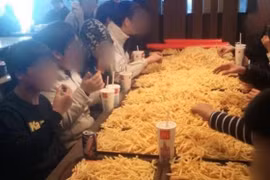 Cửa hàng McDonald đuổi trẻ con vì… ăn quá nhiều