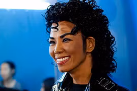 Thúy Uyên giống Michael Jackson như lột