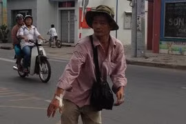 Gã thanh niên cướp vé số của cụ già tật nguyền