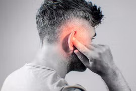 Bị ù tai, đi khám phát hiện ung thư vòm họng 