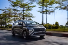 Hyundai Stargazer xấu lạ… “xếp xó” chờ người mua 