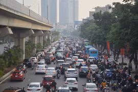 Cận cảnh đường phố Hà Nội đông đúc sau kỳ nghỉ Tết Nguyên đán 2020