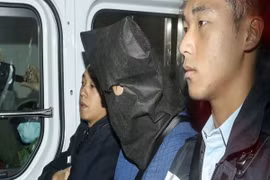 Lại thêm vụ cha ruột, mẹ kế bạo hành con 5 tuổi đến chết
