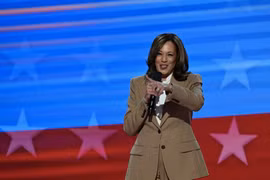 Cựu Ngoại trưởng Mỹ Hillary Clinton ca ngợi bà Harris
