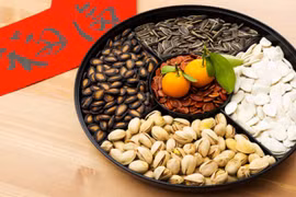 Chuyên gia thực phẩm hướng dẫn cách chọn các loại hạt dưa, hướng dương