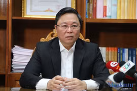 Gallery - Ngọc Trinh Đấu Giá Siêu Sim - image 2