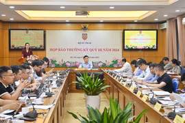 Gallery - Ngọc Trinh Đấu Giá Siêu Sim - image 4