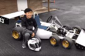 Video: Cậu bé 13 tuổi chế tạo 'xe đua F1' 6 bánh