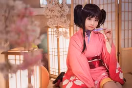 Cosplayer nổi tiếng “dằn mặt” dân mạng Việt gây rối trên Facebook