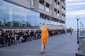 Gallery - KHẢ TRANG BỊ BẠO HÀNH