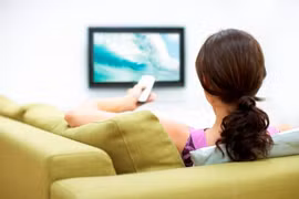Dừng ngay việc dành hàng giờ xem tivi kẻo chết sớm