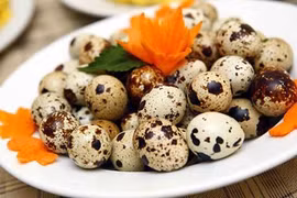 Đây là lý do khiến chị em thi nhau mua trứng cút về luộc