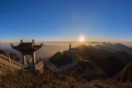 Khám phá những đỉnh núi linh thiêng nhất Việt Nam