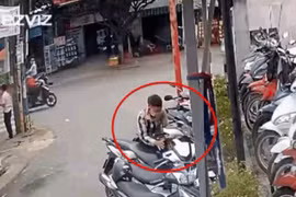 Video: Thanh niên bẻ khóa, trộm SH trong 10 giây