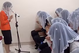 Vợ đánh trưởng nhóm "Hội Đức thánh Chúa Trời" để cứu chồng