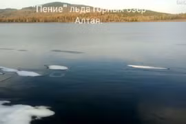 Video: Hết hồn với âm thanh kỳ lạ từ hồ băng ở Siberia
