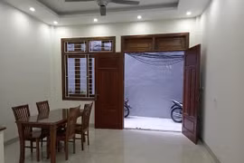 Vợ chồng trẻ mất thêm cả trăm triệu đồng khi tìm mua nhà