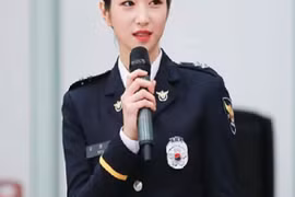 Seo Ye Ji sở hữu gương mặt 3 miếng bông tẩy trang che kín