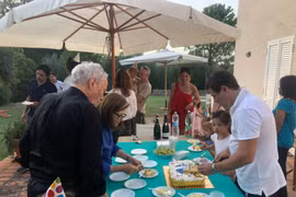 Hoa hậu Ngô Mỹ Uyên lấy chồng giáo sư Italy giờ ra sao?