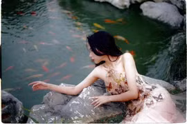 Streamer từng lộ ảnh 18+ khoe da thịt sau lớp vải mỏng tanh