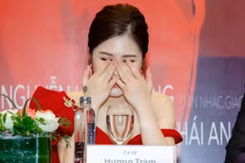 Hương Tràm bật khóc nói về áp lực trong showbiz