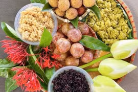 5 loại hoa mang lại may mắn khi đặt lên bàn thờ dịp Tết Đoan Ngọ