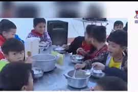 Video: Xác minh vụ học sinh bán trú ở Lào Cai thiếu thức ăn