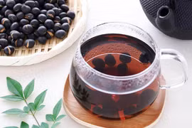 Nước đậu đen rang uống đẹp da, giảm cân, nhớ thêm gia vị này