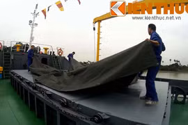 Lên thăm tàu vận tải hiện đại của Quân đội Việt Nam
