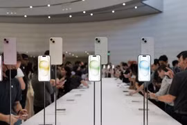 iPhone 15 trình làng: Giá hàng “chợ đen” với chính hãng?